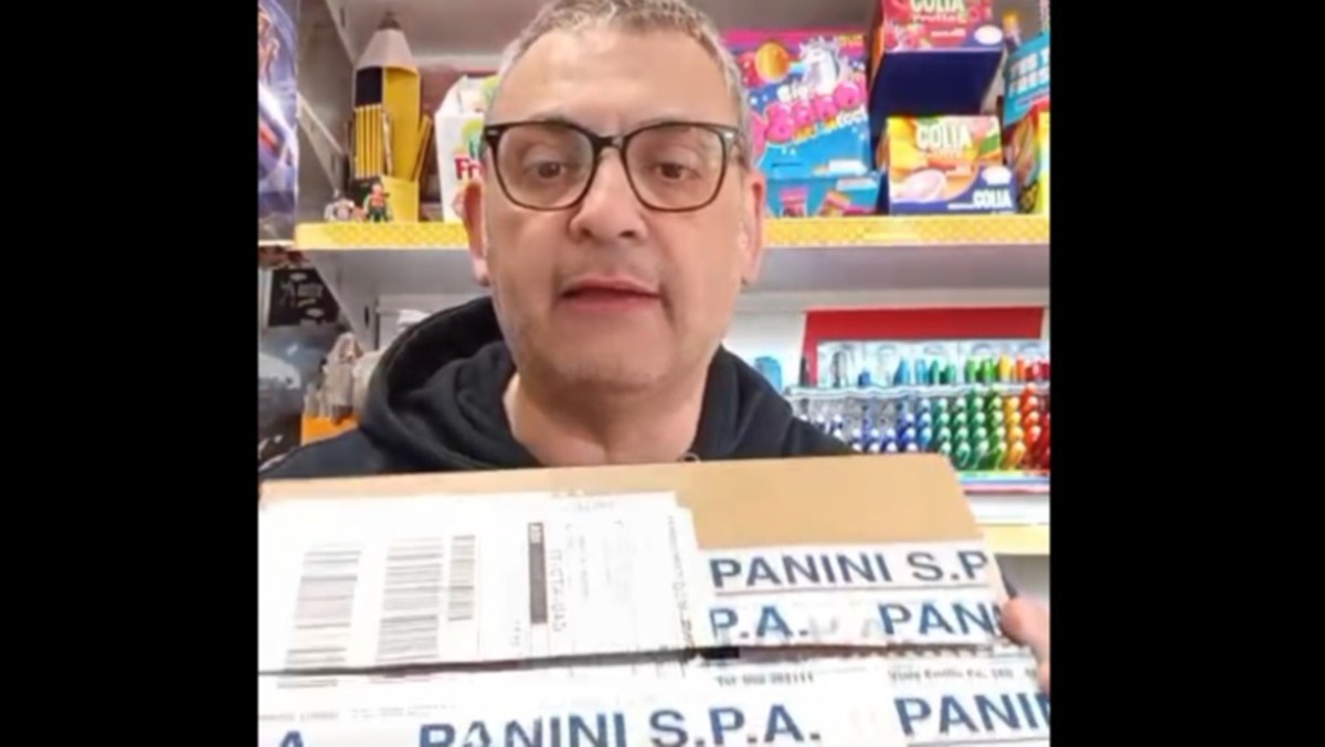 Figurine Panini: a Caltagirone il timbro ufficiale album - 