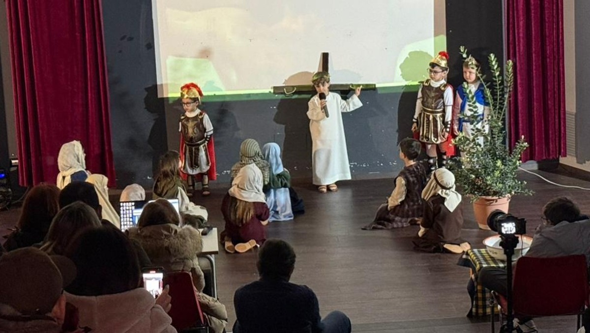 Raddusa, la Via Crucis dei piccoli commuove il "Verga" - 
