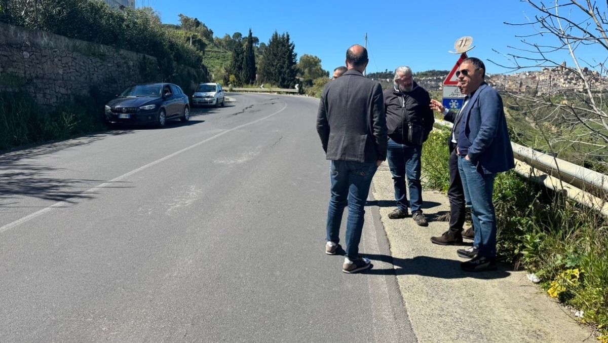 Smottamento stradale in Via Sfere: Gruttadauria annuncia i lavori
