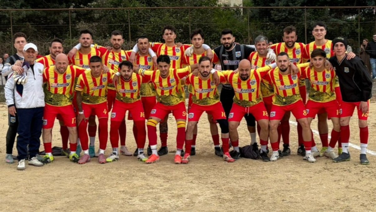 Castel di Iudica in festa: è promozione in Seconda Categoria - 