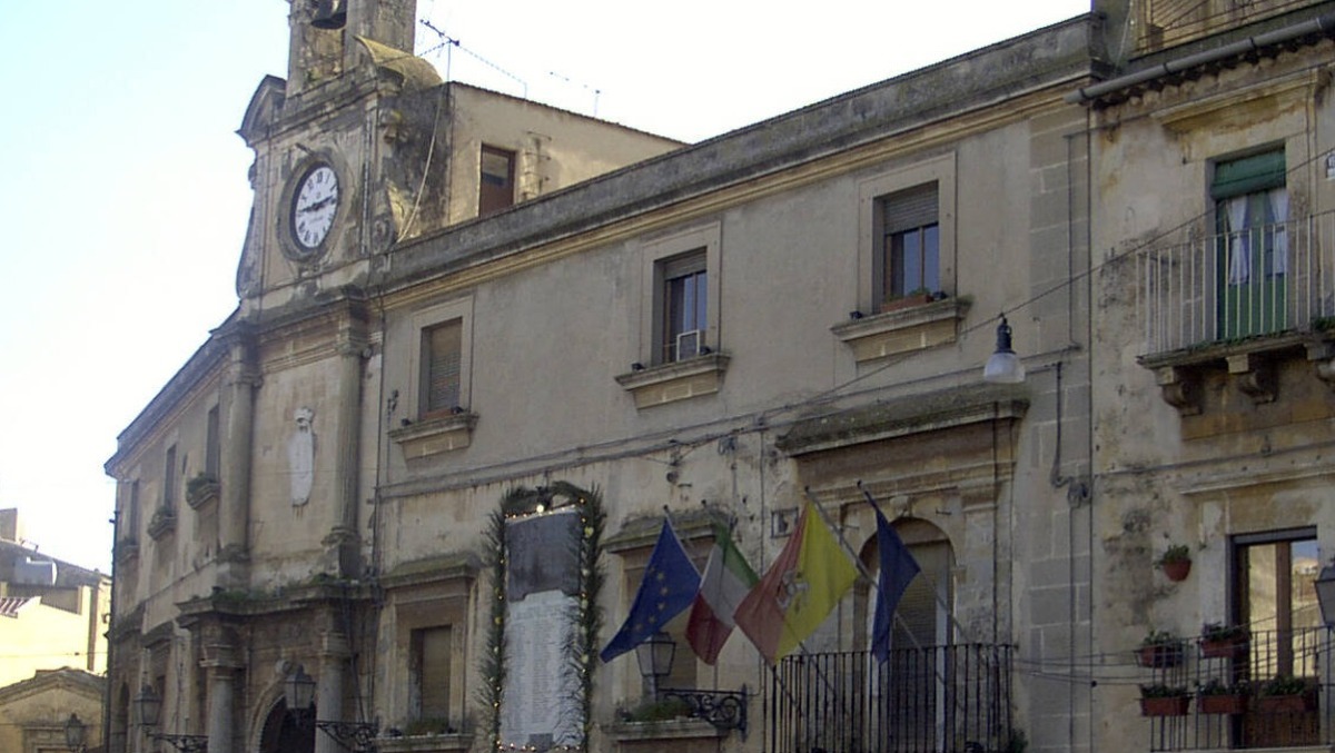 Mineo: conti bloccati e stipendi al palo, è scontro totale - 