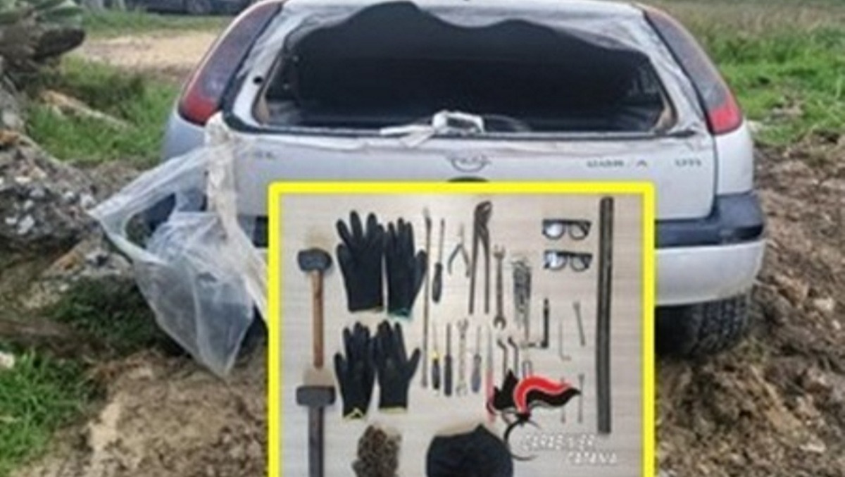 Ramacca: sperona i Carabinieri e fugge, tradito dai documenti - 