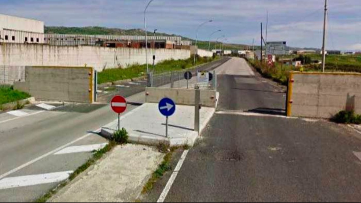 On. Concetta Raia (Dirigente PD Sicilia): “Oltre 100 posti di lavoro a rischio. Basta silenzi e orecchie da mercante”. Ancora irrisolta la problematica delle aziende artigiane ASI Caltagirone. - 