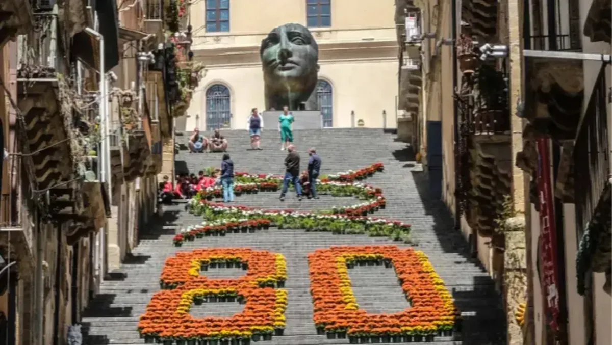 Caltagirone, la Scala infiorata celebra l’80° della Repubblica - 