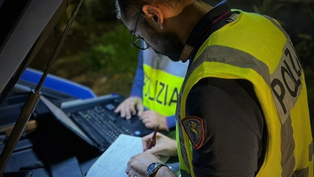 Ramacca, brucia rifiuti sulla statale: arrestato uomo - 