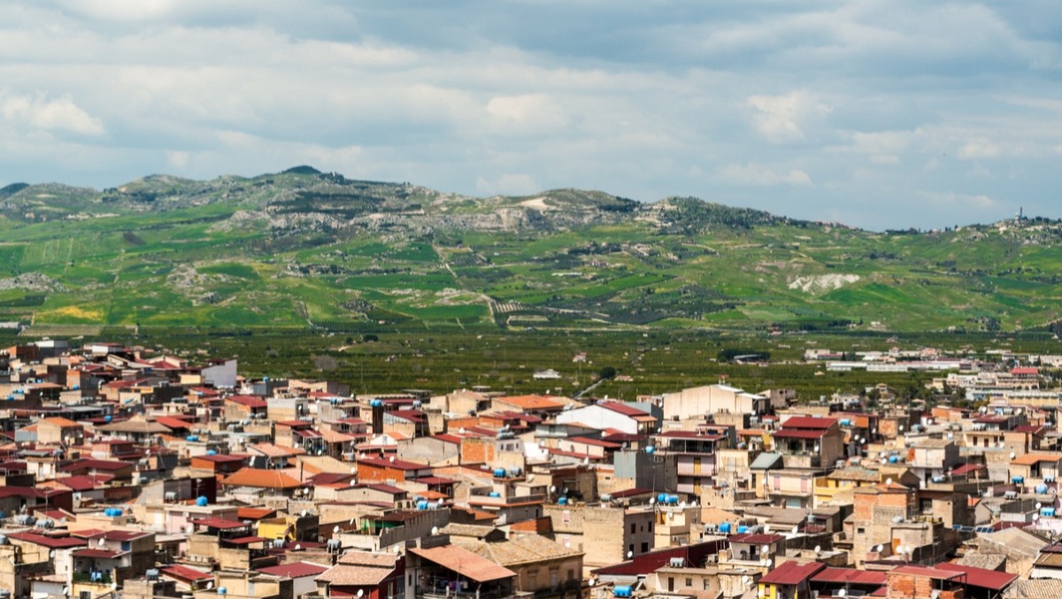Palagonia, disinfestazione adulticida per le vie del centro - 