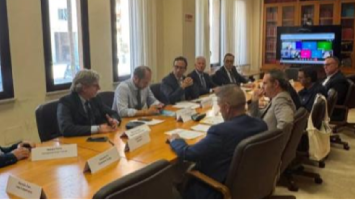 Autotrasportatori, Aricò presenta bozza decreto contro caro carburante - 