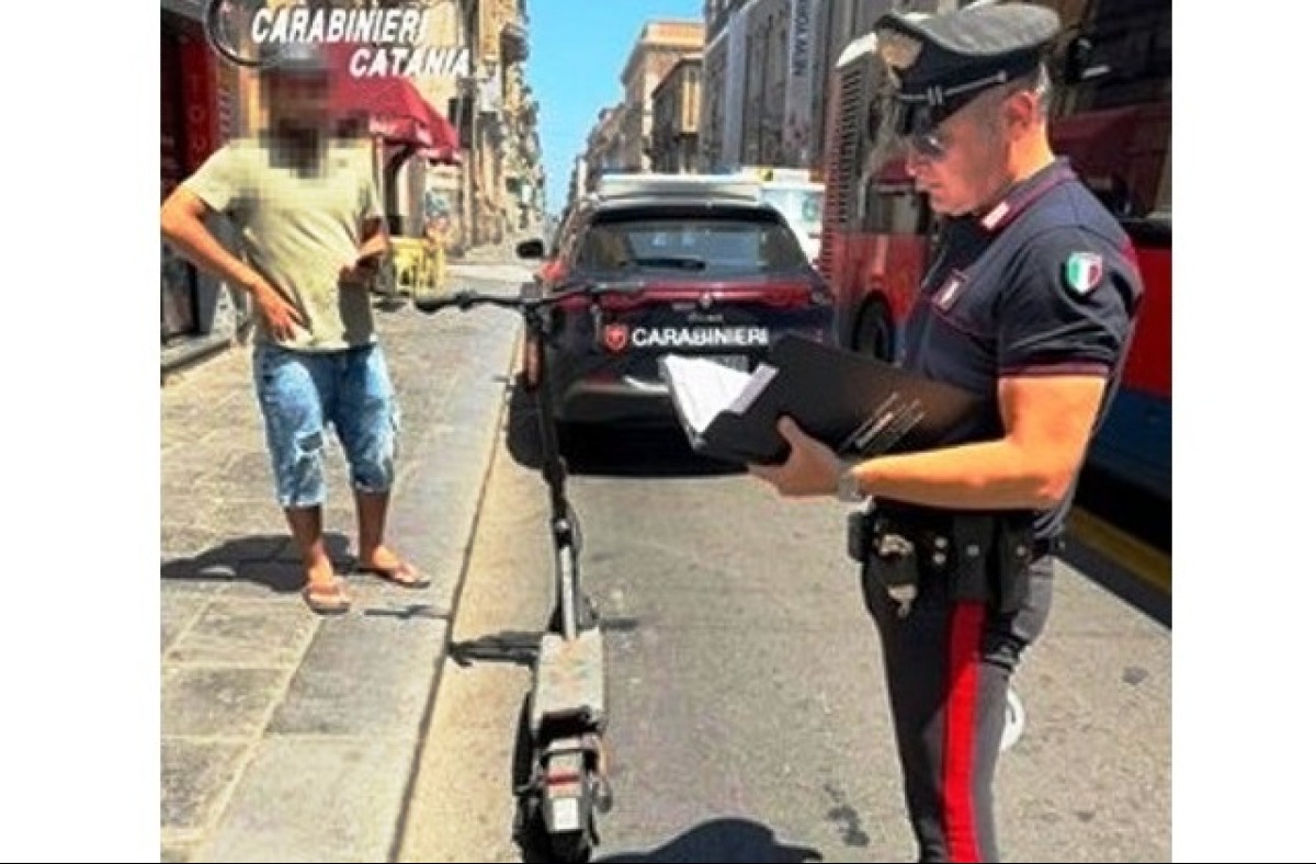 Carabinieri, controlli su monopattini elettrici e motocicli - 