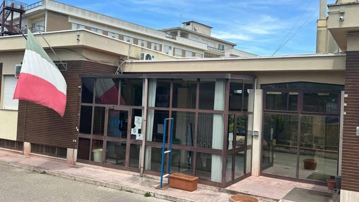 MCL Caltagirone. Sit-in, venerdì 17 luglio: 'No a chiusura Convitto INPS - 