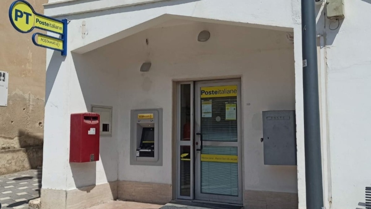Mazzarrone, riapre l'ufficio postale rinnovato e riqualificato - 