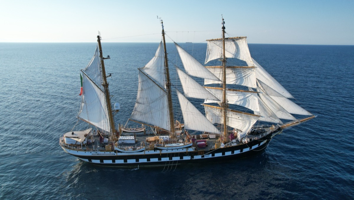 Messina accoglie la Nave Palinuro: al via le visite a bordo! - Copyright Marina Militare