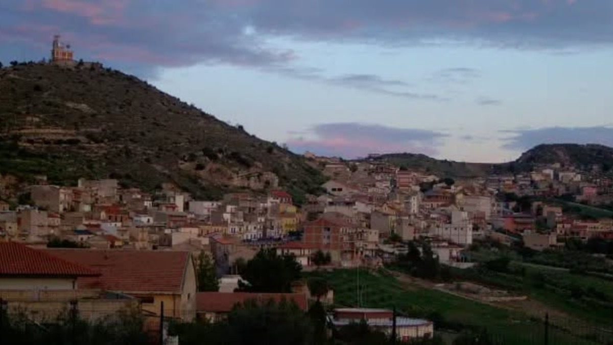 Castel di Iudica, "fuoco" politico sul sindaco Strano - 