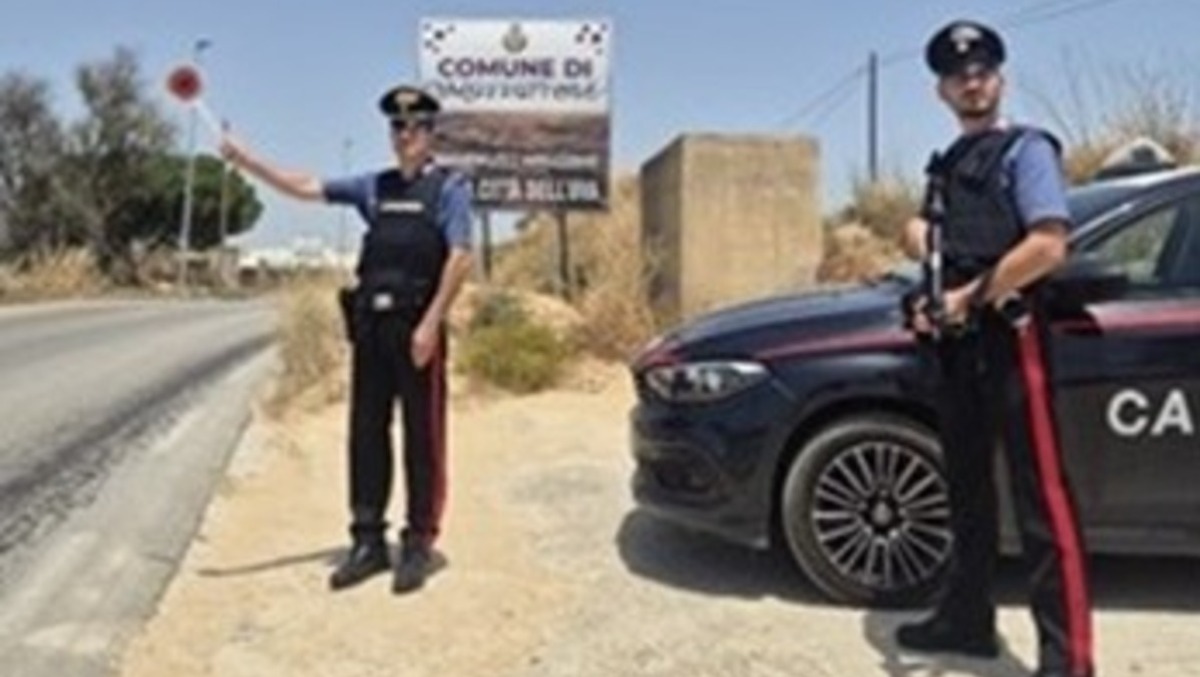 Cammina ubriaco in strada e insulta i militari: denunciato - 