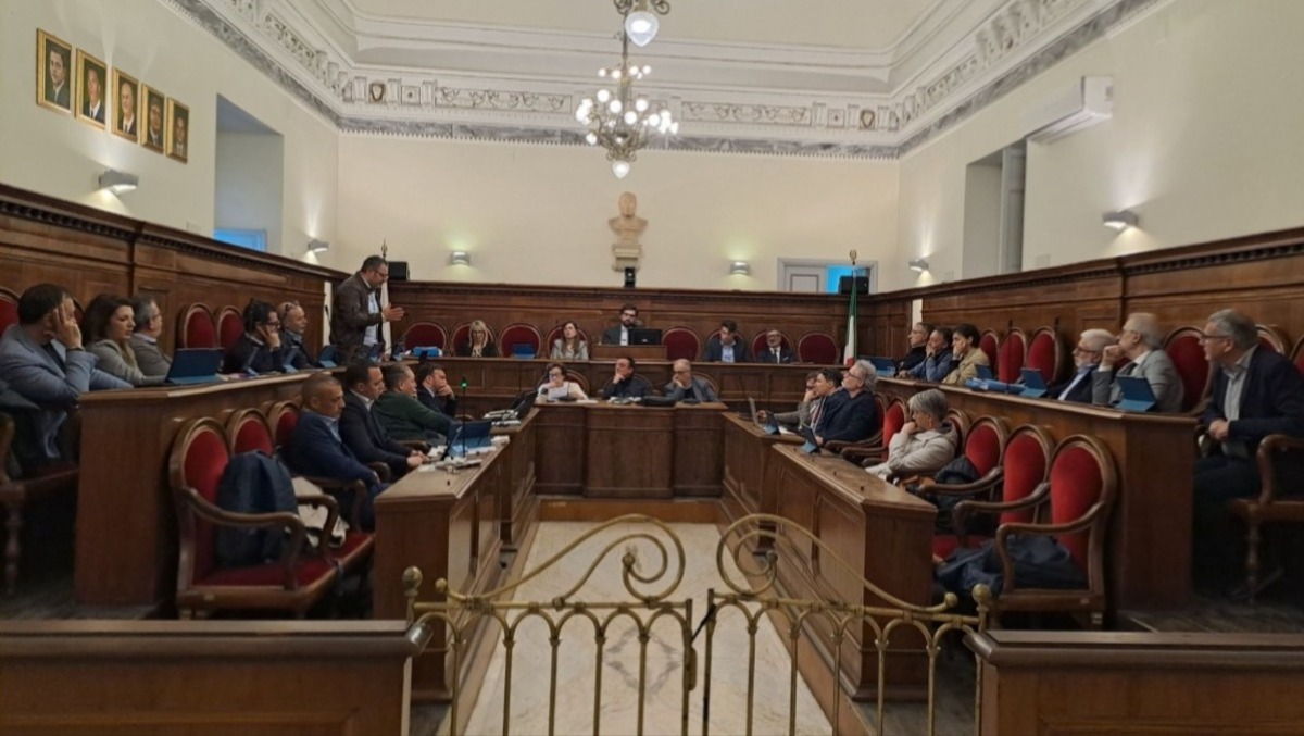 Caltagirone, Consiglio comunale: ok a Protezione civile e gara bus - 