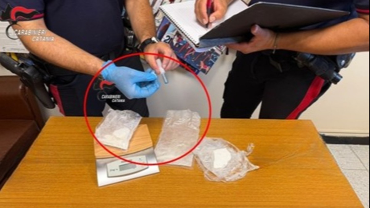 Droga e coltello in auto: arrestato 29enne di Caltagirone - 