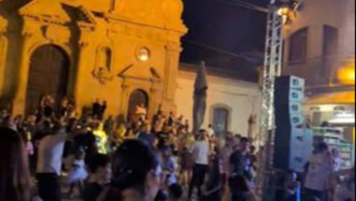 Scordia, il Carnevale estivo in Piazza San Rocco - 