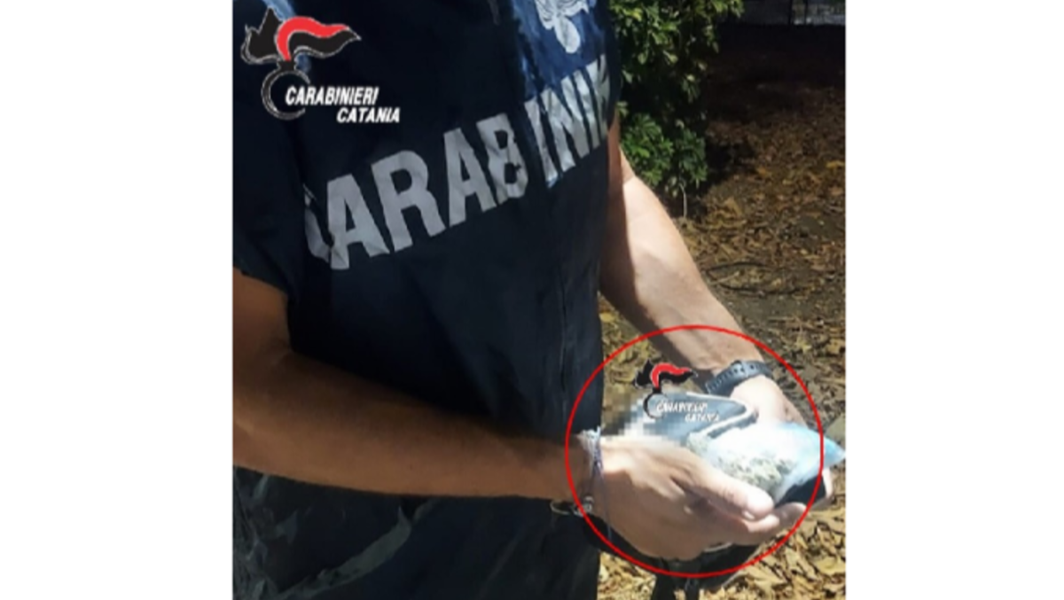 Catania. Carabinieri arrestano 26enne con droga nel borsello - 