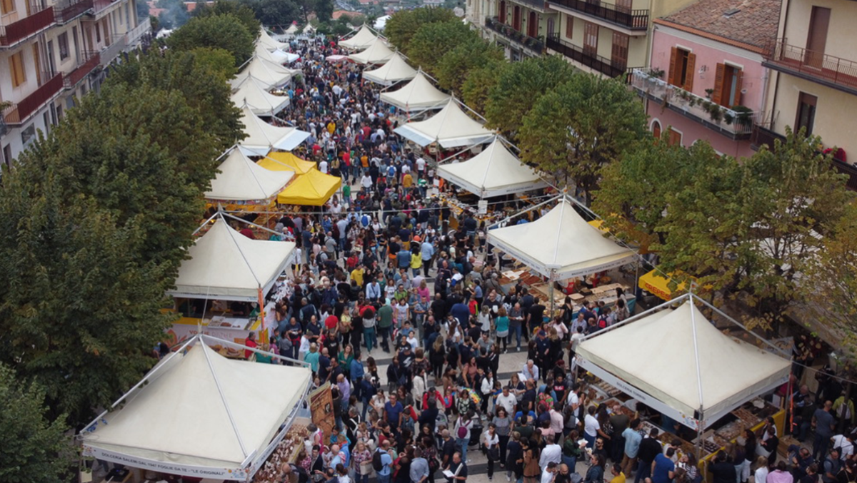 Sicilia, autunno di gusto tra l'Etna e il territorio Calatino - foto da www.ottobratazafferanese.it
