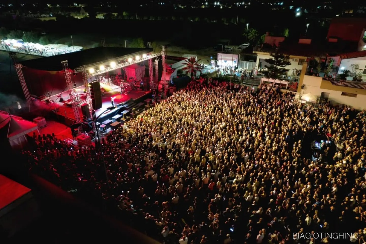 Folla record a Mazzarrone per i big della musica italiana - Foto di Biagio Tinghino