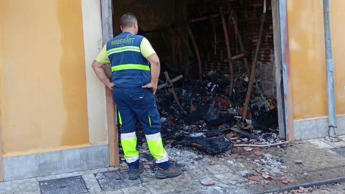 Incendio in un garage a Militello in Val di Catania - 