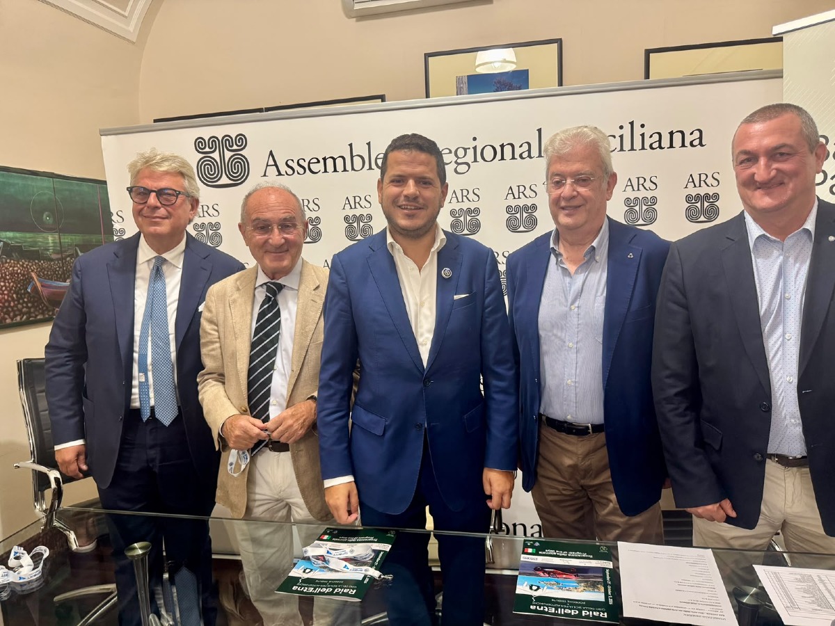 Raid dell'Etna 2026: presentata la 28ª edizione tra auto d'epoca - 