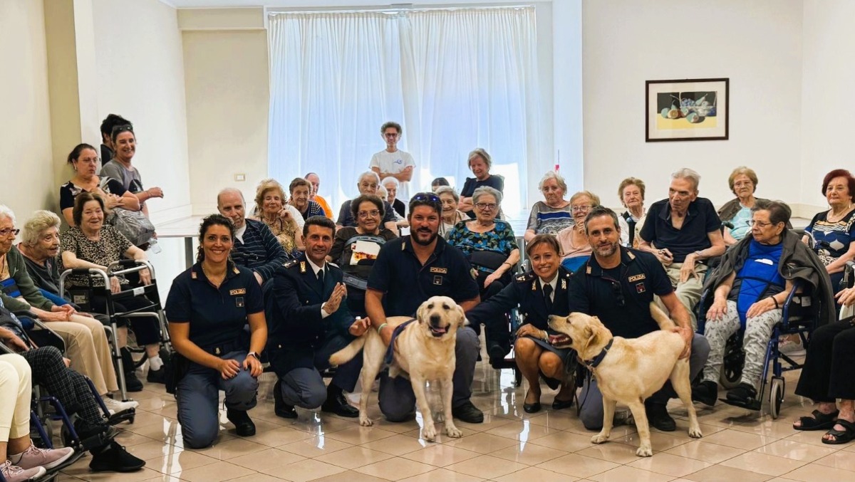 Catania, la Polizia festeggia i nonni al “San Domenico” - 