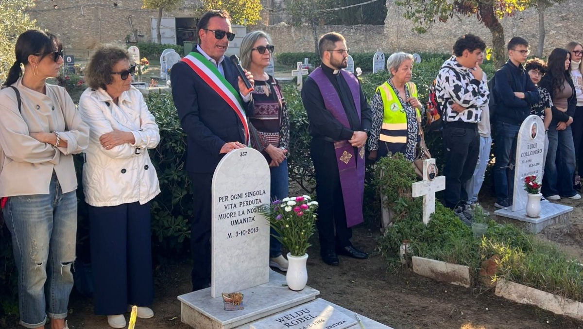 Caltagirone commemora le vittime del mare al cimitero monumentale - 