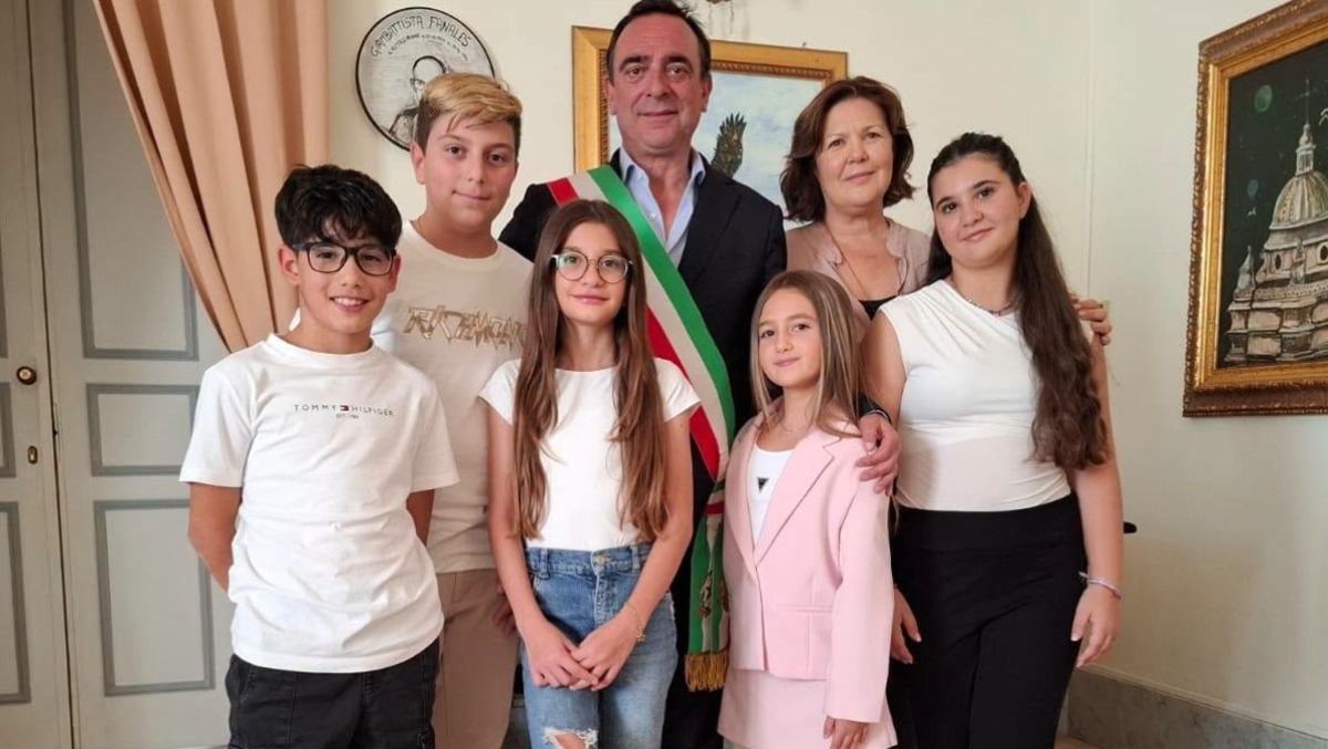 Caltagirone, bimbi puliscono la scuola: ricevuti dal sindaco - 