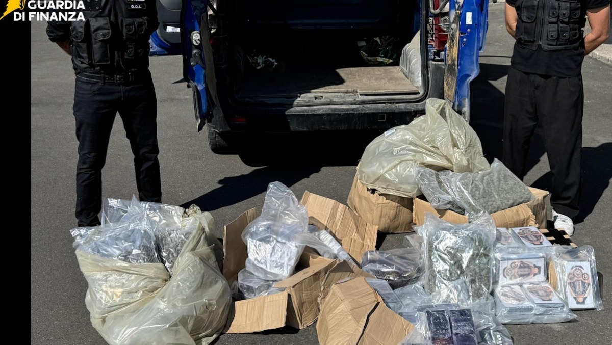 Blitz antidroga a Catania: sequestrati 210 kg di stupefacenti - 