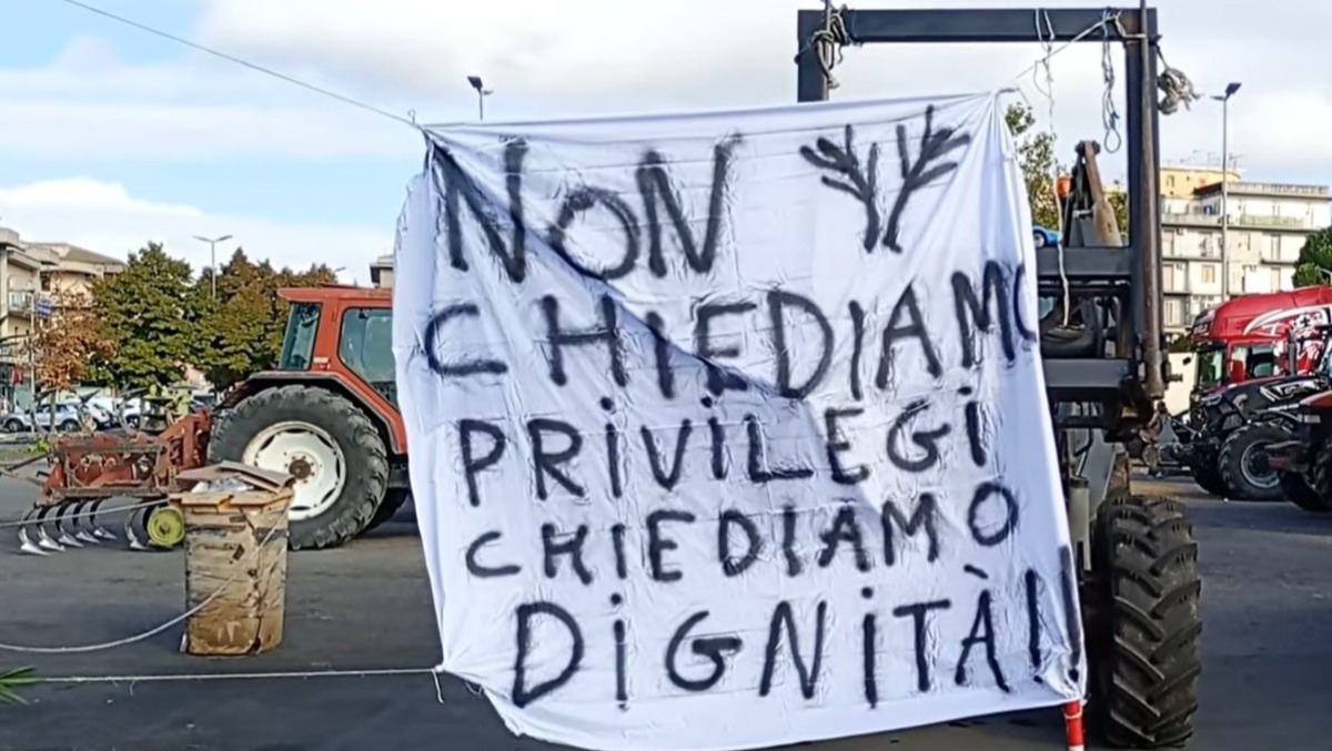 Caltagirone, protesta ad oltranza: stop al mercato di sabato - 