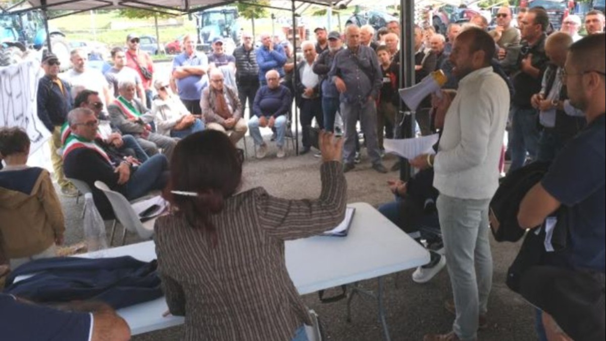 CALTAGIRONE. Giunta approva delibera a sostegno ragioni protesta agricoltori e altri - 