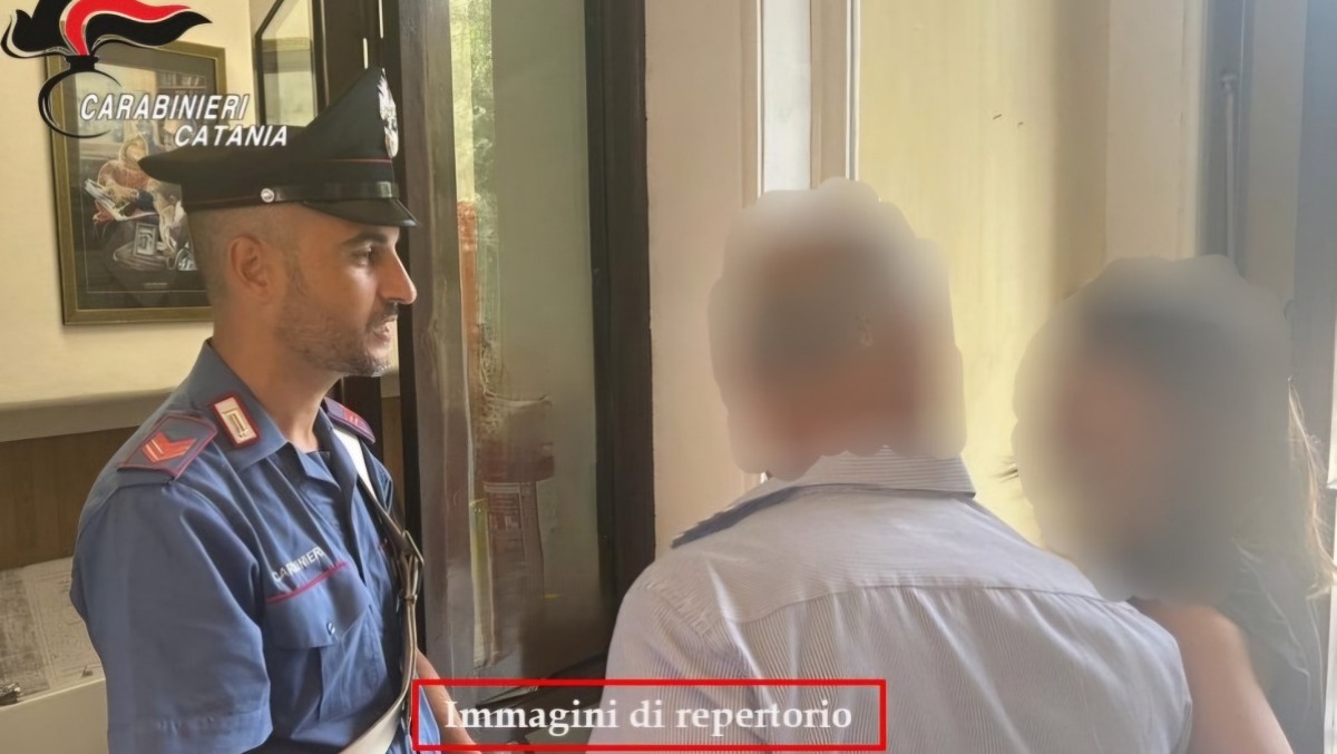 Vizzini, devasta l'auto e minaccia la madre: arrestato - 