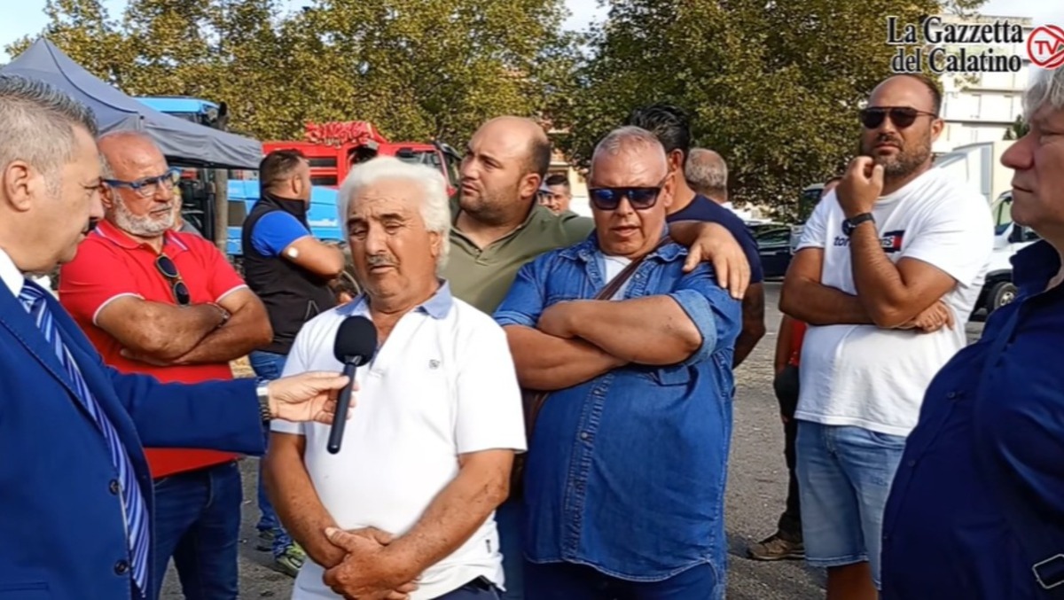 "La terra non si arrende": maxi protesta a Caltagirone - 