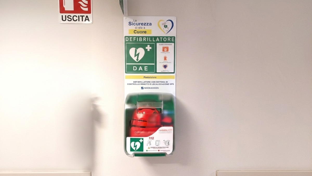 In Sicilia 11 defibrillatori salvavita negli uffici postali - 
