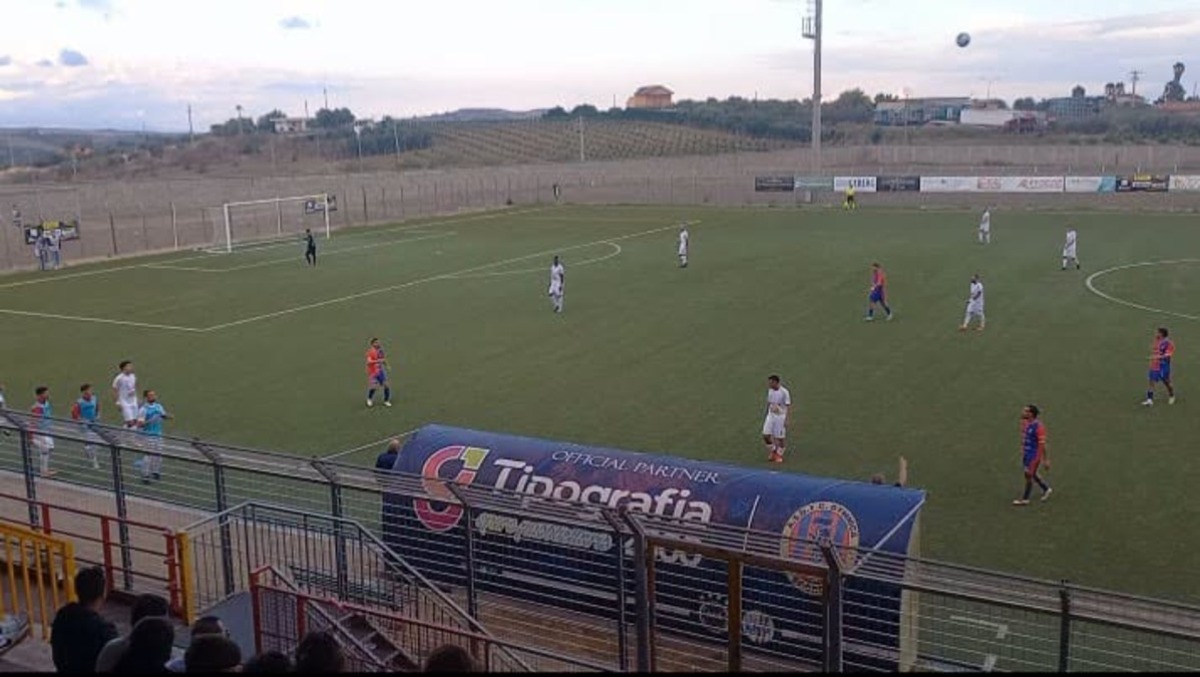 Calcio, Eccellenza: al Mazzarrone il derby del Calatino - 