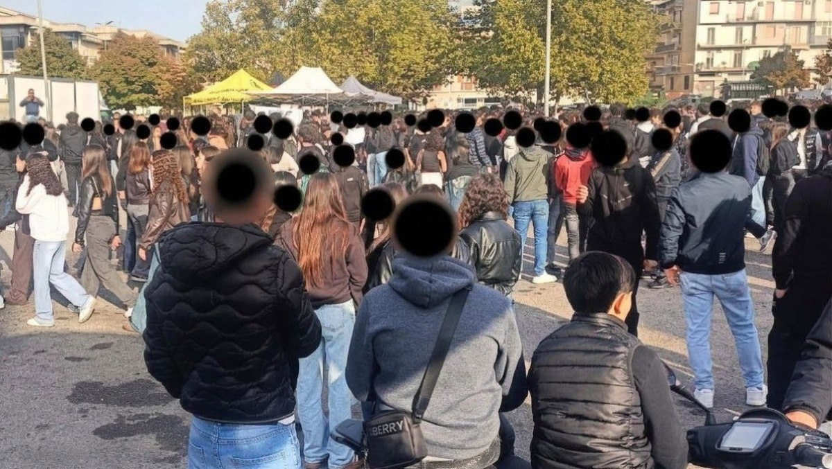 Caltagirone: studenti in piazza con agricoltori e autotrasportatori - 