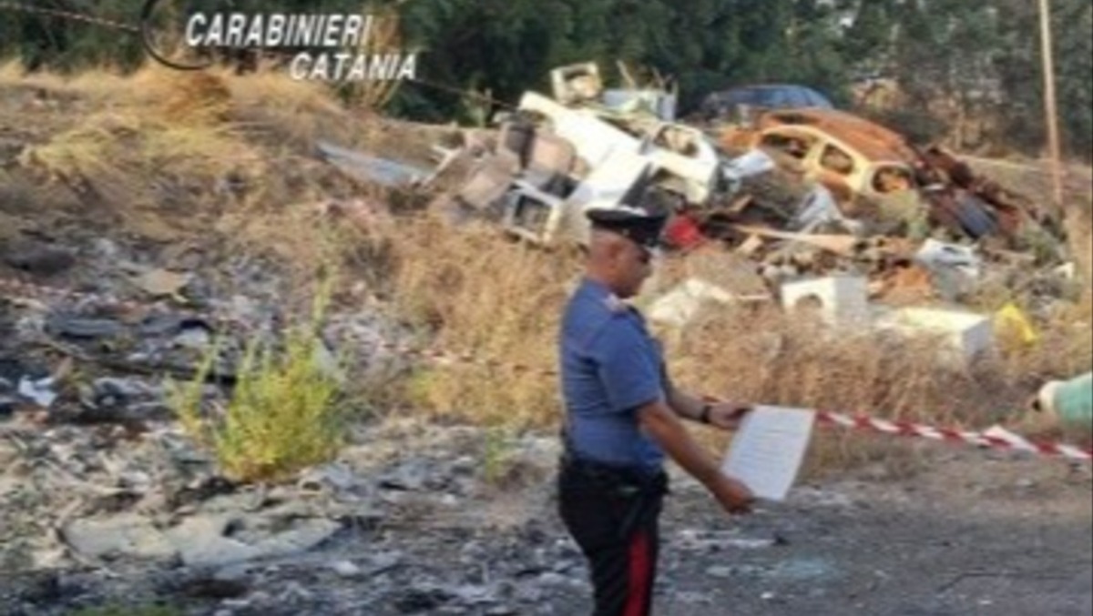 Discarica abusiva e rogo tossico: bloccati due uomini - 