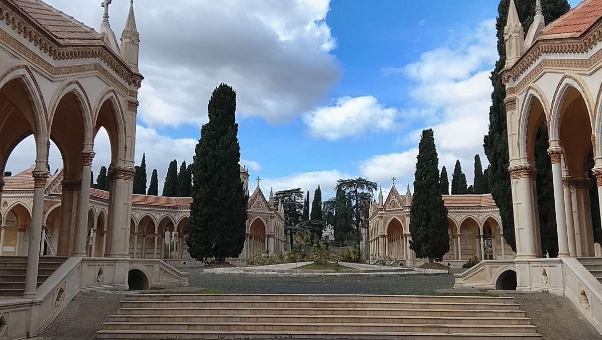 Caltagirone: Defunti, navette gratuite al cimitero e cerimonie solenni - 